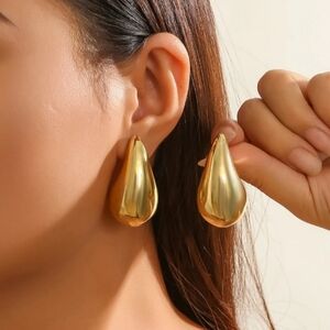 Elegant Gold Teardrop Earrings
